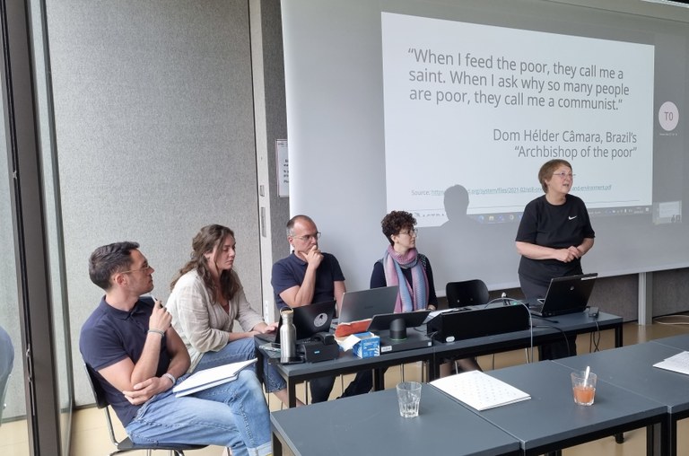 Researchers discussing in the round table. 
